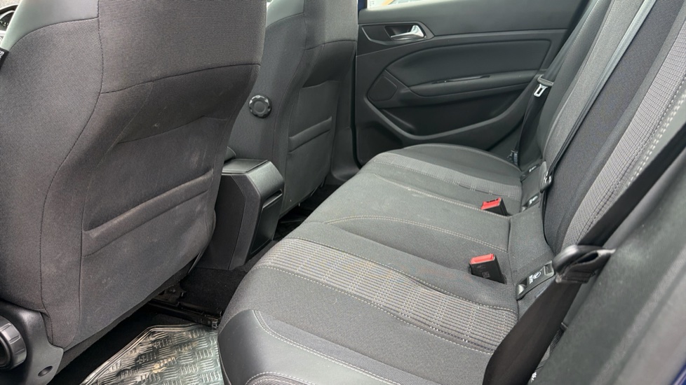 Peugeot 308 1.2 PureTech 130 Allure 5dr Petrol Hatchback - Image 16