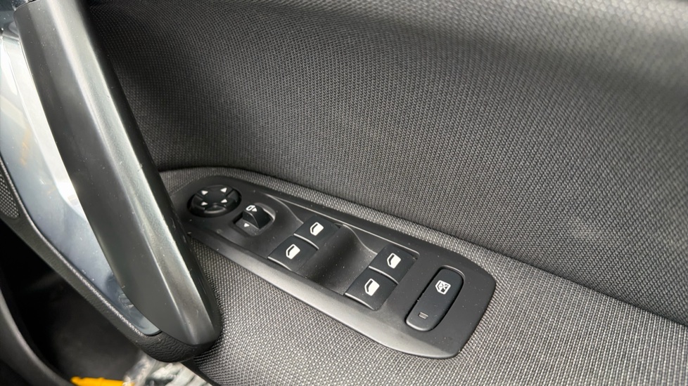 Peugeot 308 1.2 PureTech 130 Allure 5dr Petrol Hatchback - Image 21