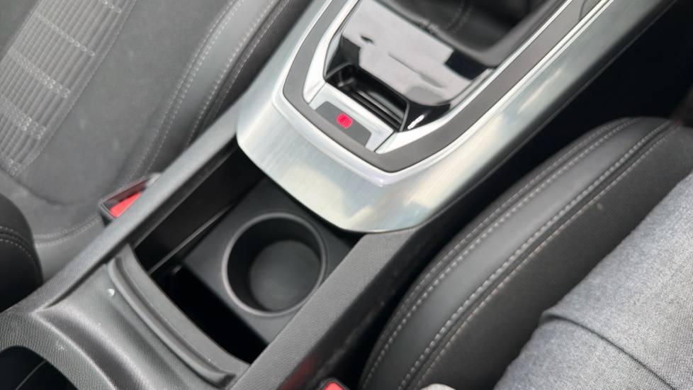 Peugeot 308 1.2 PureTech 130 Allure 5dr Petrol Hatchback - Image 27