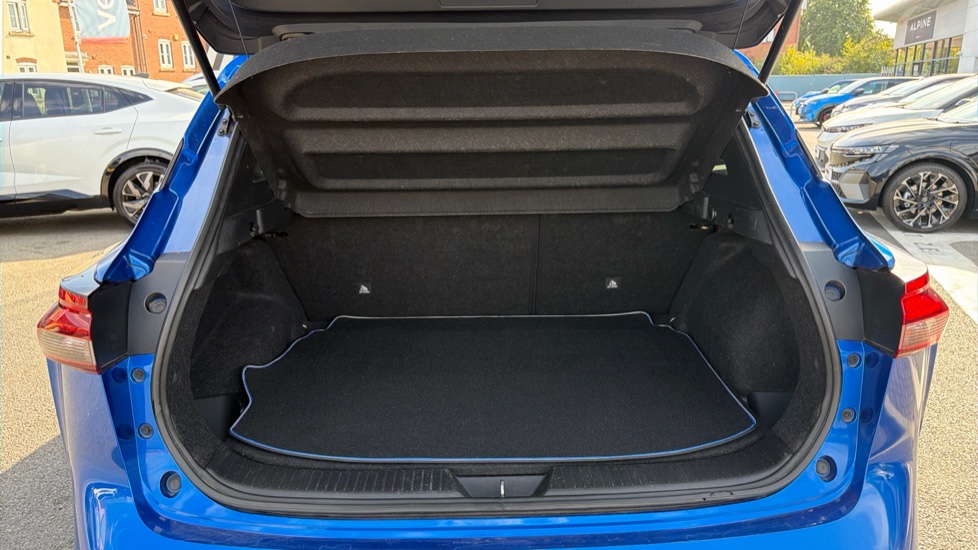 Nissan Qashqai 1.3 DiG-T MH N-Connecta 5dr Petrol Hatchback - Image 4