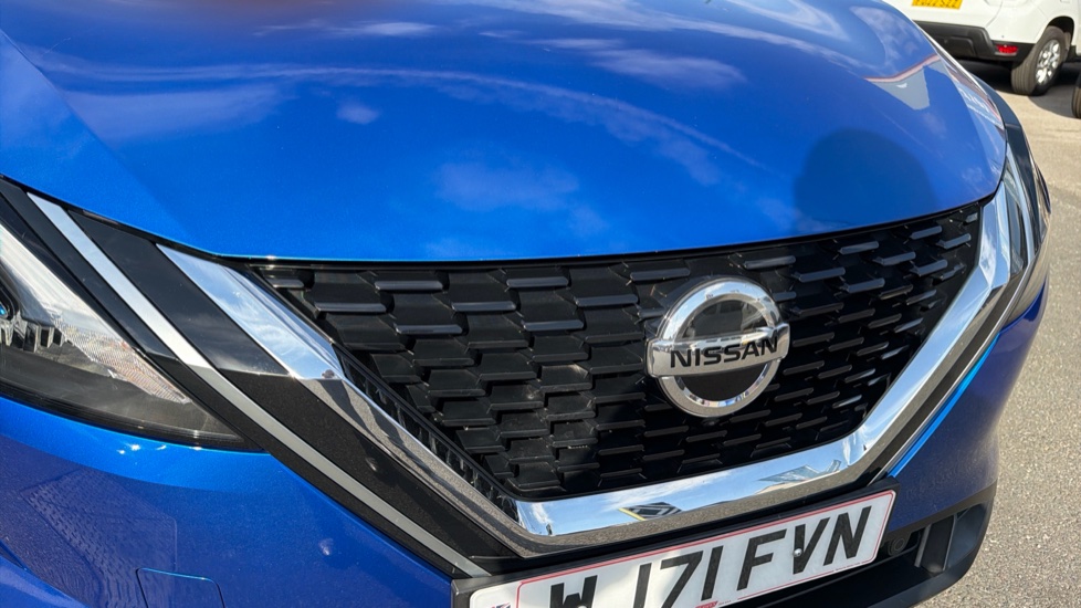 Nissan Qashqai 1.3 DiG-T MH N-Connecta 5dr Petrol Hatchback - Image 8