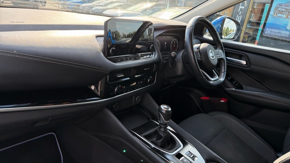 Nissan Qashqai 1.3 DiG-T MH N-Connecta 5dr Petrol Hatchback - Image 9