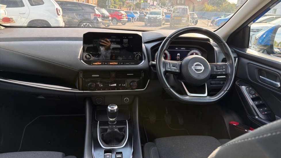 Nissan Qashqai 1.3 DiG-T MH N-Connecta 5dr Petrol Hatchback - Image 10