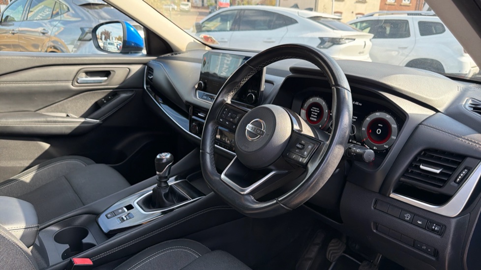 Nissan Qashqai 1.3 DiG-T MH N-Connecta 5dr Petrol Hatchback - Image 11