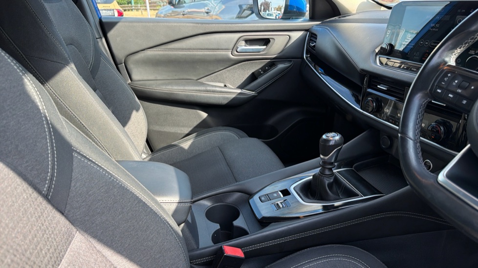 Nissan Qashqai 1.3 DiG-T MH N-Connecta 5dr Petrol Hatchback - Image 14
