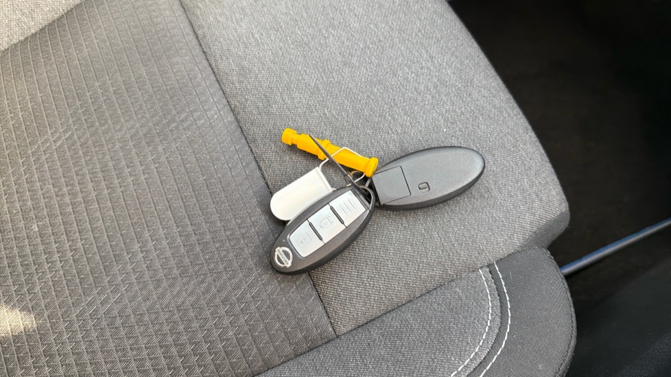Nissan Qashqai 1.3 DiG-T MH N-Connecta 5dr Petrol Hatchback - Image 20