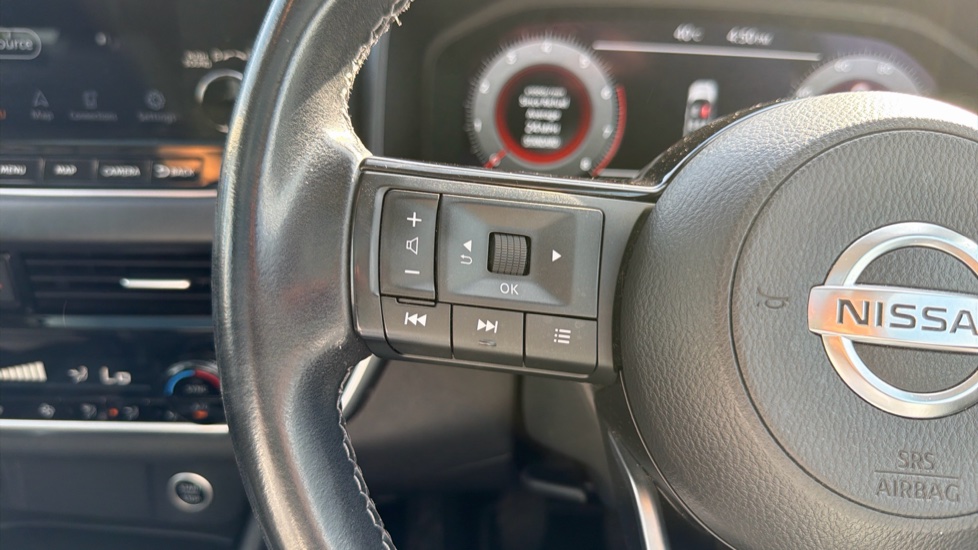 Nissan Qashqai 1.3 DiG-T MH N-Connecta 5dr Petrol Hatchback - Image 25