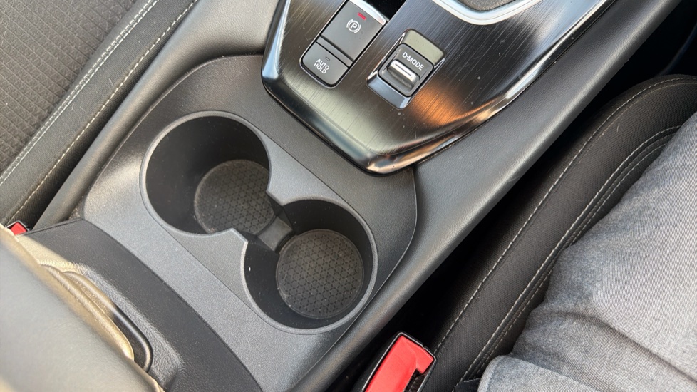 Nissan Qashqai 1.3 DiG-T MH N-Connecta 5dr Petrol Hatchback - Image 29