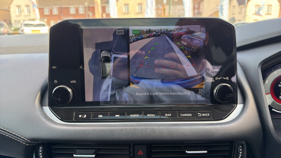 Nissan Qashqai 1.3 DiG-T MH N-Connecta 5dr Petrol Hatchback - Image 32