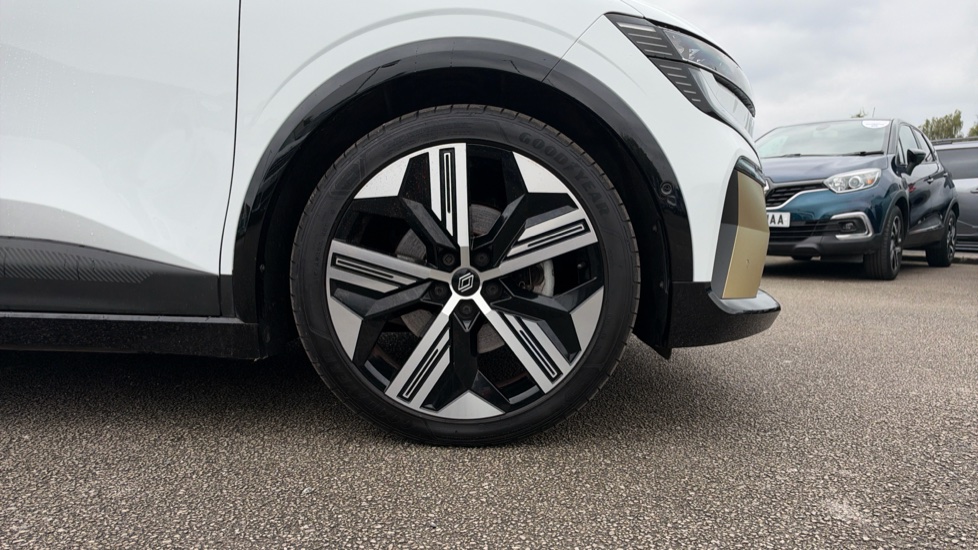Renault Megane E-Tech EV60 160kW Iconic 60kWh Optimum Charge 5dr Auto Electric Hatchback - Image 7