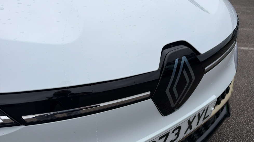 Renault Megane E-Tech EV60 160kW Iconic 60kWh Optimum Charge 5dr Auto Electric Hatchback - Image 8