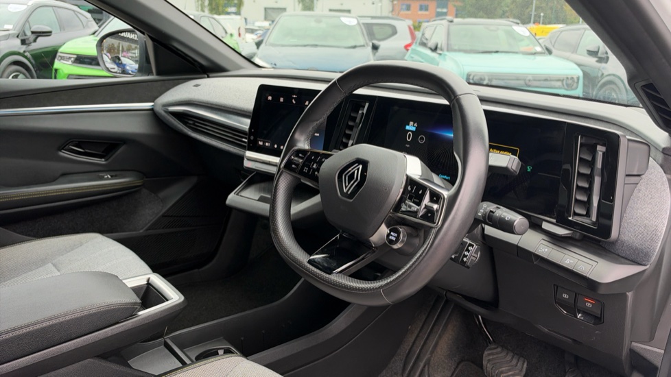 Renault Megane E-Tech EV60 160kW Iconic 60kWh Optimum Charge 5dr Auto Electric Hatchback - Image 11