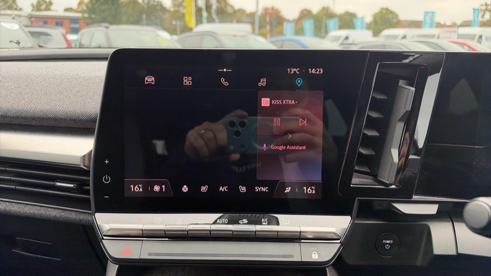 Renault Megane E-Tech EV60 160kW Iconic 60kWh Optimum Charge 5dr Auto Electric Hatchback - Image 12