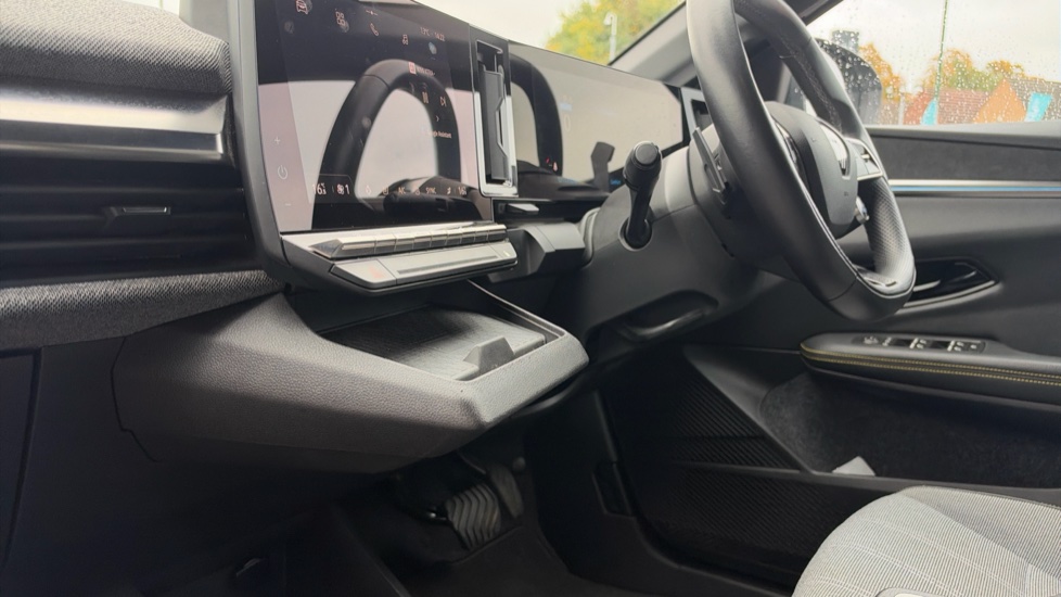 Renault Megane E-Tech EV60 160kW Iconic 60kWh Optimum Charge 5dr Auto Electric Hatchback - Image 13