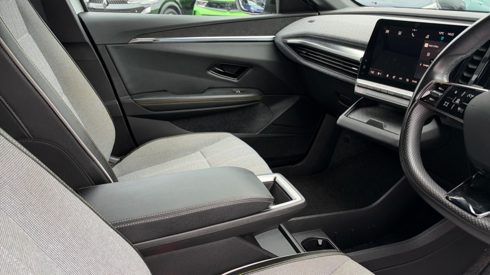 Renault Megane E-Tech EV60 160kW Iconic 60kWh Optimum Charge 5dr Auto Electric Hatchback - Image 14