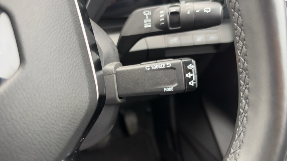 Renault Megane E-Tech EV60 160kW Iconic 60kWh Optimum Charge 5dr Auto Electric Hatchback - Image 24