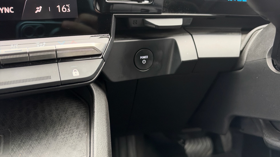 Renault Megane E-Tech EV60 160kW Iconic 60kWh Optimum Charge 5dr Auto Electric Hatchback - Image 27