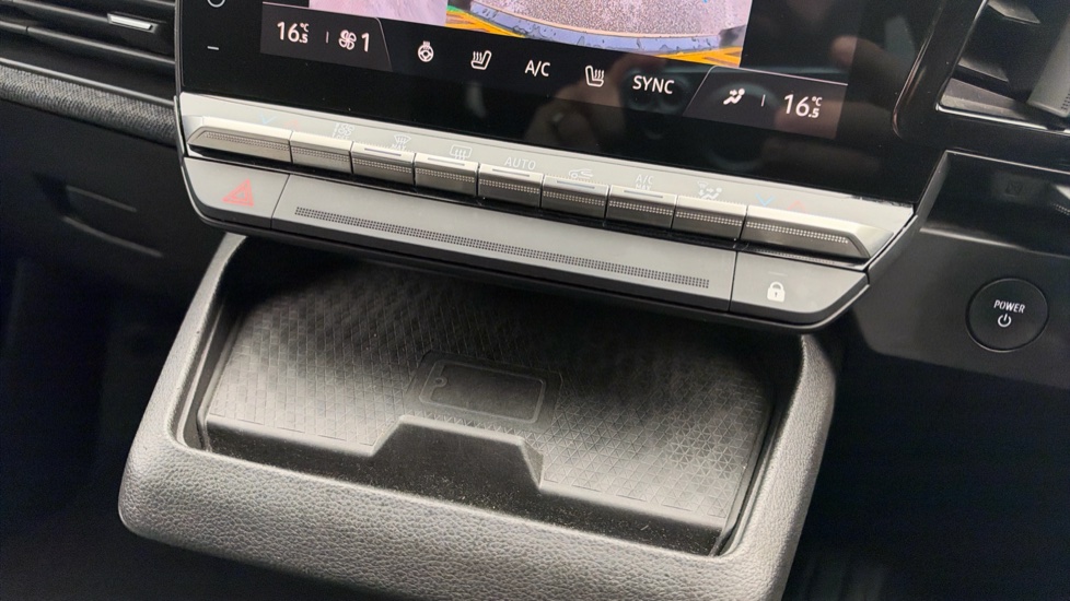 Renault Megane E-Tech EV60 160kW Iconic 60kWh Optimum Charge 5dr Auto Electric Hatchback - Image 29