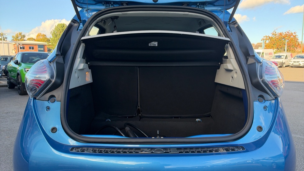 Renault Zoe 100kW i Iconic R135 50kWh 5dr Auto Electric Hatchback - Image 4