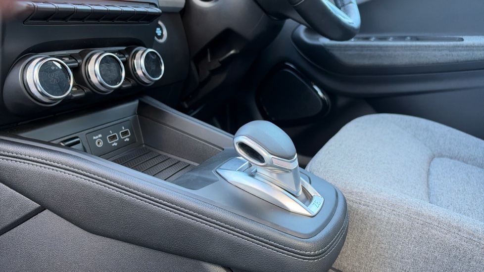 Renault Zoe 100kW i Iconic R135 50kWh 5dr Auto Electric Hatchback - Image 13