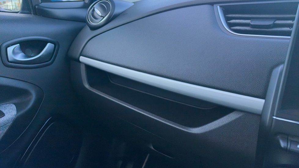 Renault Zoe 100kW i Iconic R135 50kWh 5dr Auto Electric Hatchback - Image 33