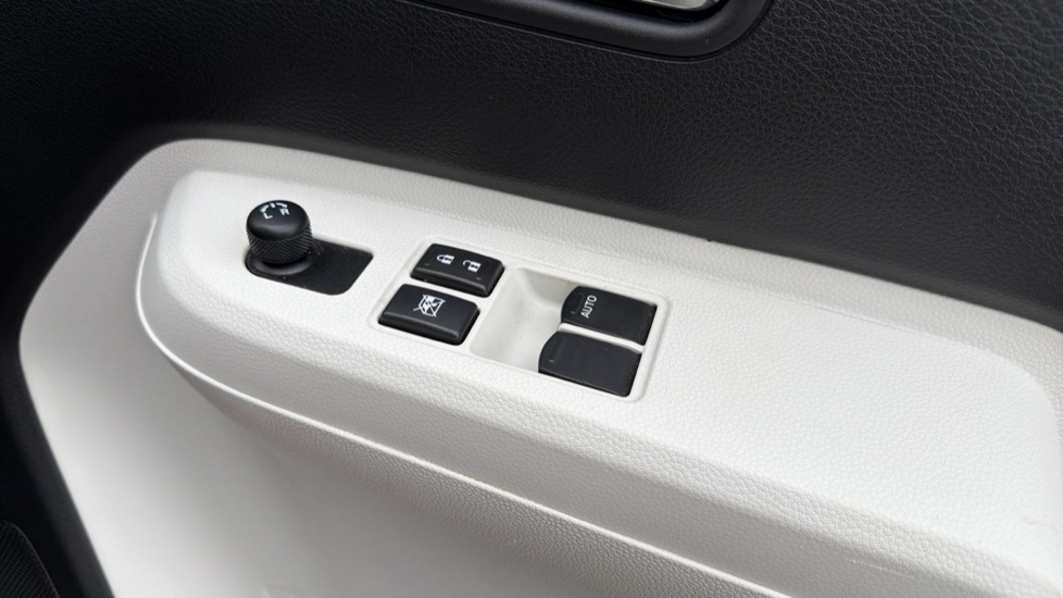 Suzuki Ignis 1.2 Dualjet SHVS SZ-T 5dr Petrol Hatchback - Image 21