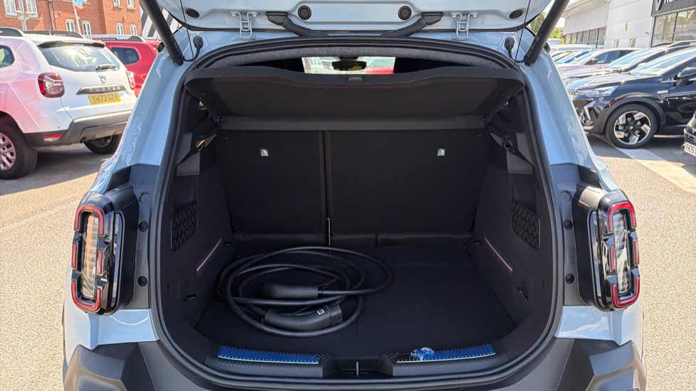 Renault 4 110kW Iconic 52kWh Comfort range 5dr Auto Electric Estate - Image 4