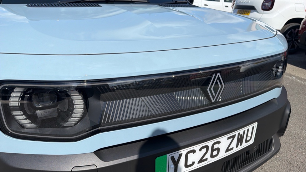 Renault 4 110kW Iconic 52kWh Comfort range 5dr Auto Electric Estate - Image 8
