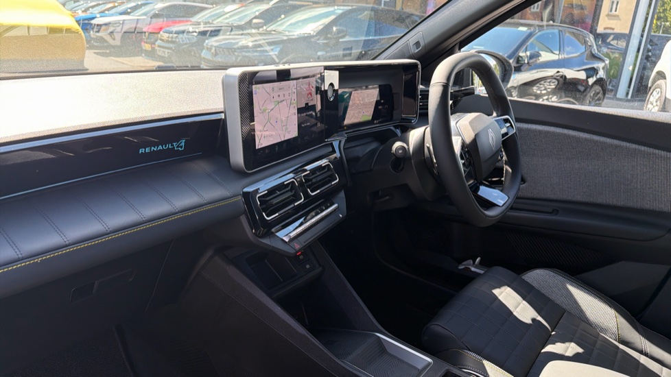 Renault 4 110kW Iconic 52kWh Comfort range 5dr Auto Electric Estate - Image 9