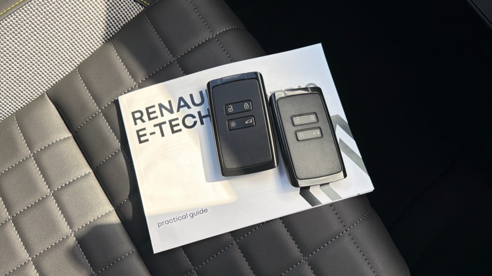 Renault 4 110kW Iconic 52kWh Comfort range 5dr Auto Electric Estate - Image 19