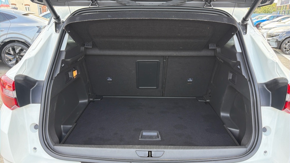 Vauxhall Grandland X 1.2 Turbo Tech Line Nav 5dr Petrol Hatchback - Image 4