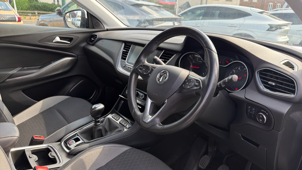 Vauxhall Grandland X 1.2 Turbo Tech Line Nav 5dr Petrol Hatchback - Image 11