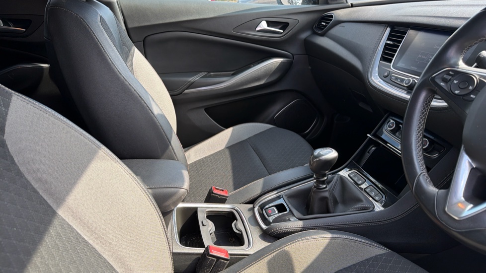 Vauxhall Grandland X 1.2 Turbo Tech Line Nav 5dr Petrol Hatchback - Image 14