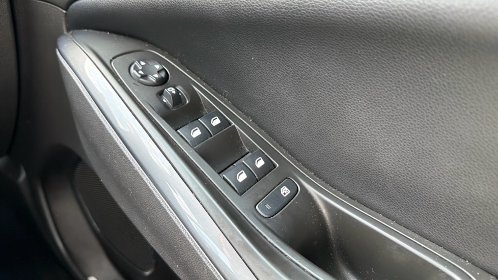 Vauxhall Grandland X 1.2 Turbo Tech Line Nav 5dr Petrol Hatchback - Image 21