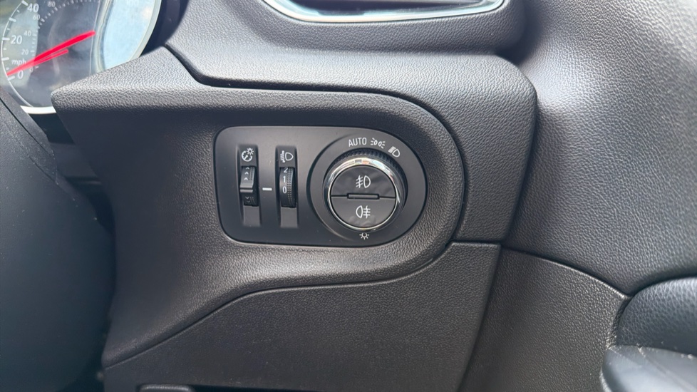 Vauxhall Grandland X 1.2 Turbo Tech Line Nav 5dr Petrol Hatchback - Image 22