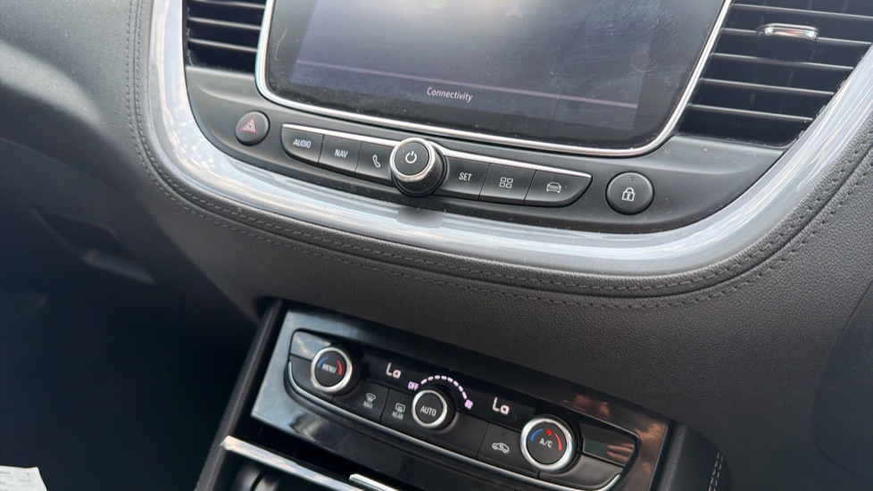 Vauxhall Grandland X 1.2 Turbo Tech Line Nav 5dr Petrol Hatchback - Image 26