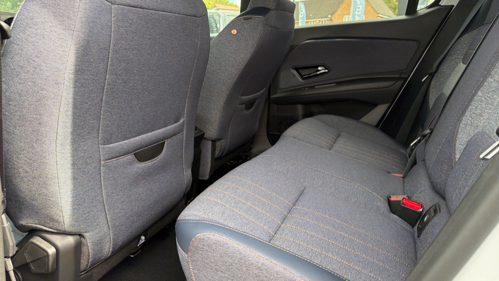 Renault 4 110kW Techno+ 52kWh Comfort range 5dr Auto Electric Estate - Image 16