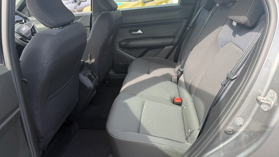 Dacia Bigster 1.8 Hybrid 155 Expression 5dr Auto Hybrid Estate - Image 16