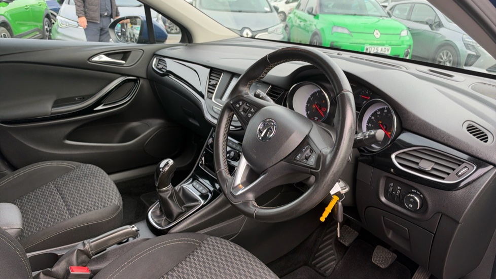 Vauxhall Astra 1.4T 16V 150 SRi 5dr Petrol Hatchback - Image 11