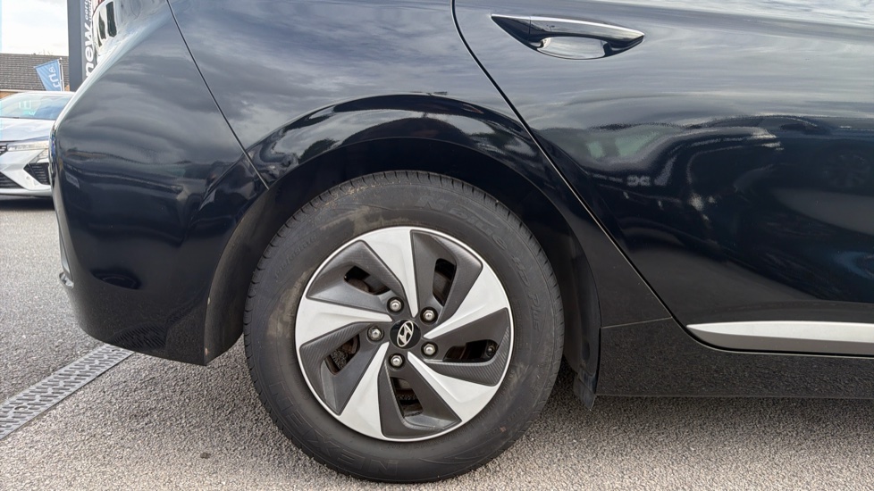 Hyundai IONIQ 1.6 GDi Hybrid Premium 5dr DCT Hybrid Hatchback - Image 7
