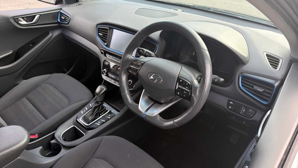 Hyundai IONIQ 1.6 GDi Hybrid Premium 5dr DCT Hybrid Hatchback - Image 11