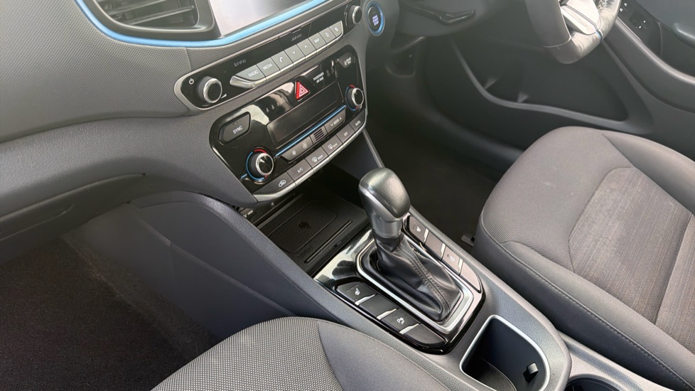 Hyundai IONIQ 1.6 GDi Hybrid Premium 5dr DCT Hybrid Hatchback - Image 13