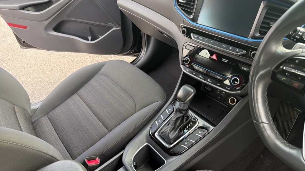 Hyundai IONIQ 1.6 GDi Hybrid Premium 5dr DCT Hybrid Hatchback - Image 14