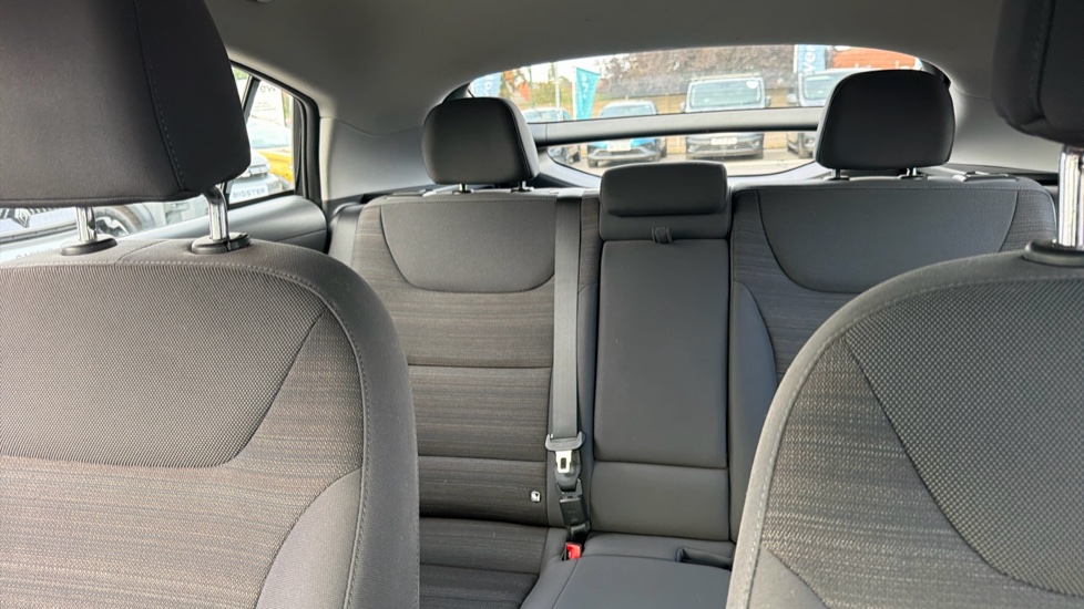 Hyundai IONIQ 1.6 GDi Hybrid Premium 5dr DCT Hybrid Hatchback - Image 15