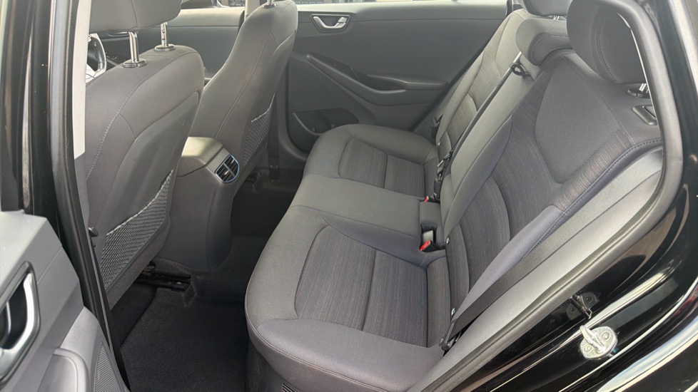 Hyundai IONIQ 1.6 GDi Hybrid Premium 5dr DCT Hybrid Hatchback - Image 16