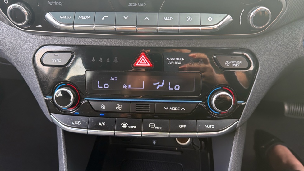 Hyundai IONIQ 1.6 GDi Hybrid Premium 5dr DCT Hybrid Hatchback - Image 24