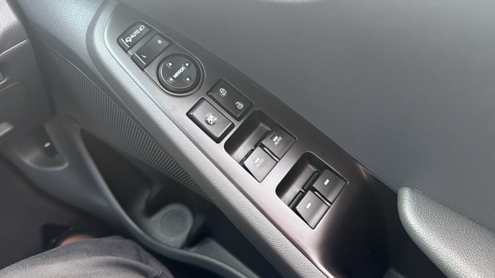 Hyundai IONIQ 1.6 GDi Hybrid Premium 5dr DCT Hybrid Hatchback - Image 26