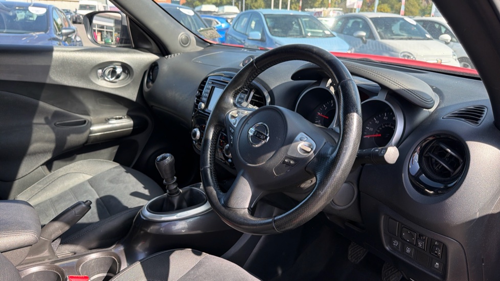 Nissan Juke 1.2 DiG-T N-Connecta 5dr Petrol Hatchback - Image 11