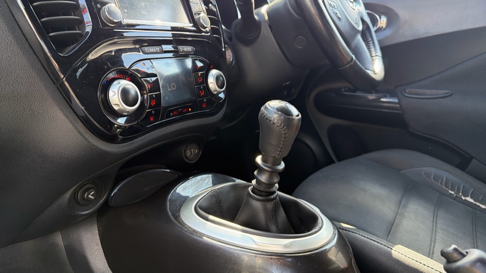 Nissan Juke 1.2 DiG-T N-Connecta 5dr Petrol Hatchback - Image 13