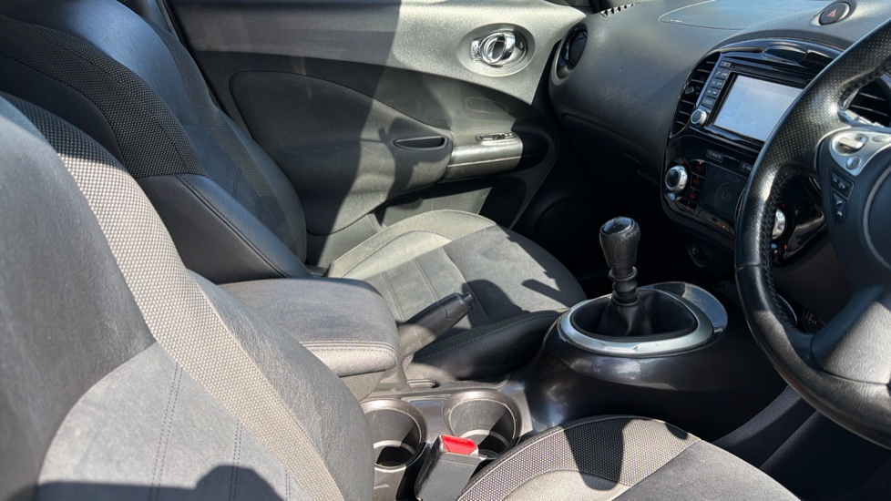 Nissan Juke 1.2 DiG-T N-Connecta 5dr Petrol Hatchback - Image 14